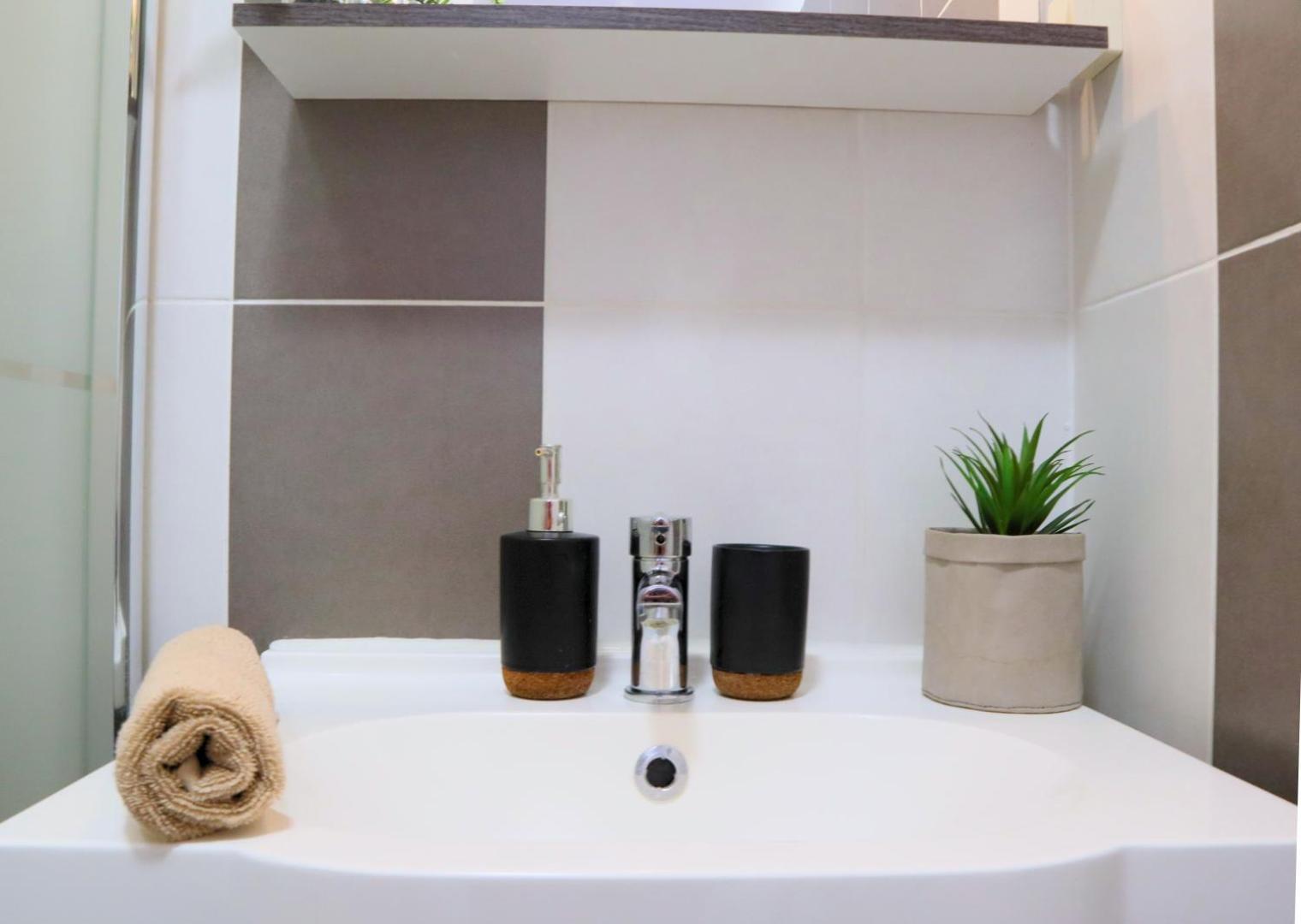 Appartement - Parking Prive Gratuit, Proche Centre-Ville Et Gare De Saint-Omer Saint-Omer (Pas-de-Calais) Ngoại thất bức ảnh